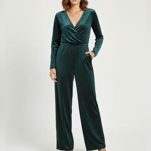 NWT Resloves Lovers and Friends Hart  Jumpsuit Deep Emerald Green Size M Eventt
